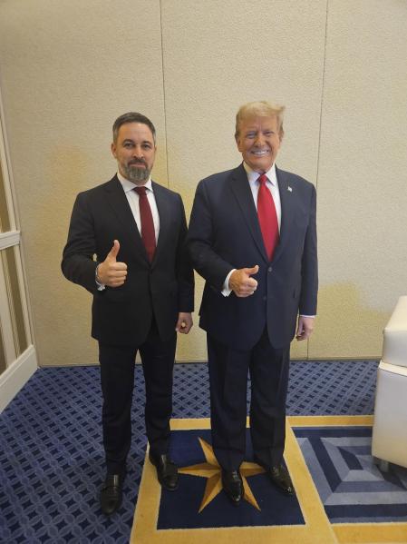 Donald Trump y Santiago Abascal en una imagen tomada en la cumbre de partidos conservadores celebrada en la Conferencia de Acción Política Conservadora CPAC en Washington el 23.02.2024