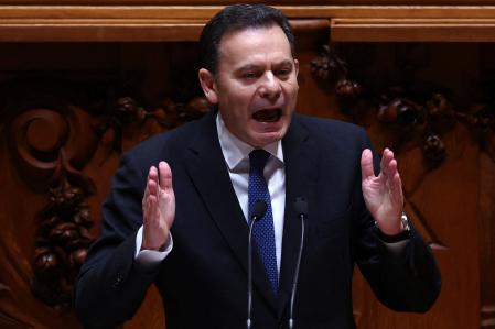 Luis Montenegro, ante la Asamblea durante la moción de confianza