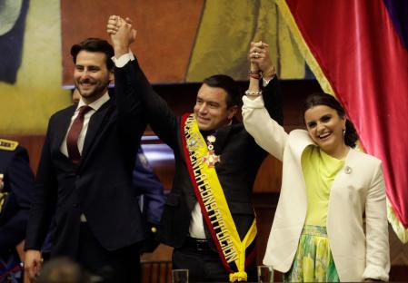 Daniel Noboa jura como presidente de Ecuador y se compromete a mantener la “guerra” contra el crimen organizado