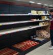 Los supermercados sufrieron compras de acopio tras el apagón; productos como las conservas o el agua desaparecieron de las estanterías