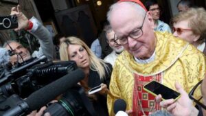 El cardenal Dolan toma distancia de su aliado Trump antes del cónclave para elegir al nuevo Papa