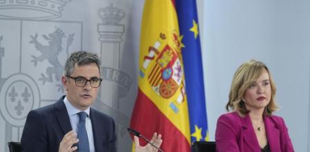 Los ministros Félix Bolaños y Pilar Alegría, este martes en la Moncloa
