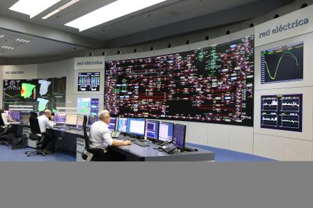 El reto de levantar el sistema eléctrico español desde un apagón total