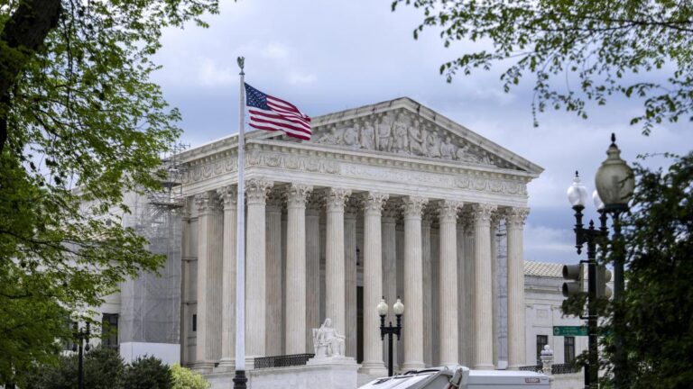 El Tribunal Supremo permite a Trump revocar la protección humanitaria de 500.000 inmigrantes