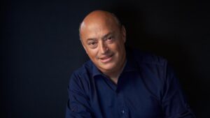 Eric Frattini: “El papa es mucho menos poderoso de lo que parece”
