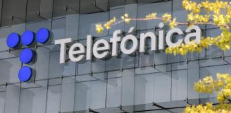 Logo de telefónica, en su edificio de Madrid