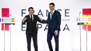 Francia confía en que el tratado de amistad con España entre pronto en vigor