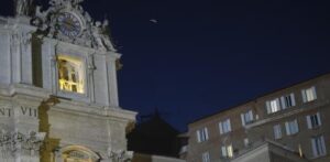 Fumata negra en El Vaticano y no hay Papa, el Cónclave seguirá mañana, en directo