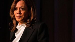 Harris reaparece y pide a los demócratas que reaccionen a los primeros 100 días de Trump