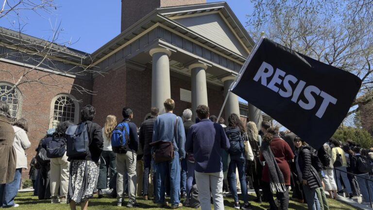Harvard demanda a Trump por prohibir su admisión de estudiantes internacionales