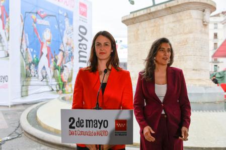 La portavoz municipal de Más Madrid, Rita Maestre (c), y la líder regional de la formación, Manuela Bergerot (d)