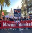 Cabecera de la manifestación con la pancarta sujetada por familiares de las víctimas mortales