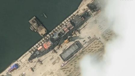 El destructor norcoreano en construcción se volcó durante la botadura. El incidente ocurrió en presencia del dictador Kim Jong-un.