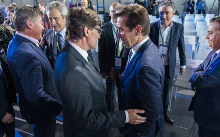 Jornadas de economía organizadas por el Cercle d’Economia. El president de la Generalitat Salvador Illa conversa brevemente con el presidente del BBVA Carlos Torres
