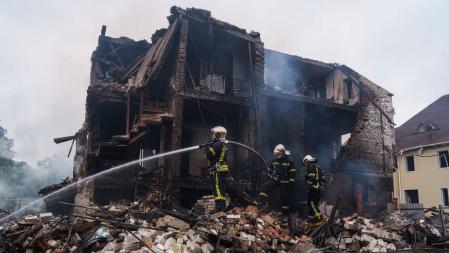 Rusia lanza el mayor ataque aéreo de la guerra contra Ucrania y mata al menos a 12 personas