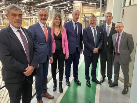 Visita del consejero de Empresa y Trabajo de la Generalitat, Miquel Sàmper, a la planta de Saica en L’Aldea (Tarragona)