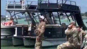 Suspenden a 18 militares por disparar balas de fogueo en una playa llena de civiles en Florida