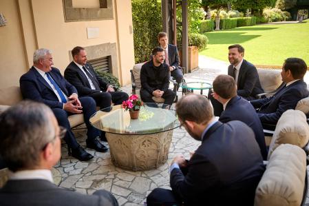 Zelenski se reúne con J.D. Vance y Marco Rubio en Roma