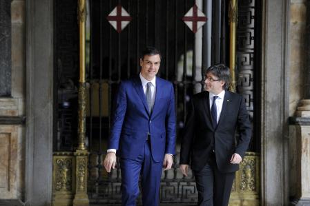FOTO ALEX GARCIA REUNION EN EL PALAU DE LA GENERALITAT ENTRE EL PRESIDENT CARLES PUIGDEMONT Y EL LIDER DEL PSOE PEDRO SANCHEZ 2016/03/15