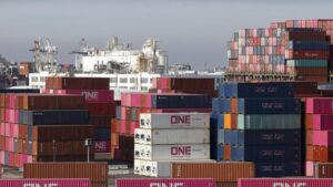 El déficit comercial de EE.UU. cae en abril con la aplicación de aranceles por el retroceso en las importaciones