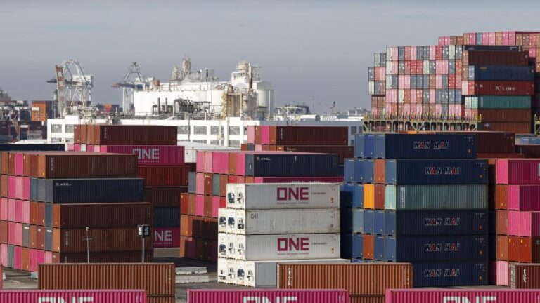 El déficit comercial de EE.UU. cae en abril con la aplicación de aranceles por el retroceso en las importaciones