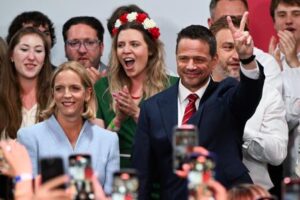 El ultranacionalista Karol Nawrocki se impone por la mínima en las elecciones presidenciales de Polonia