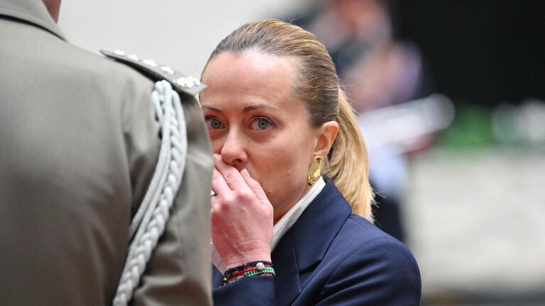 Intento de suicidio del profesor suspendido por amenazar a la hija de Meloni