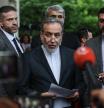 El ministro de Asuntos Exteriores de Irán, Abbas Araghchi, habla con la prensa a la salida de la reunión en Gienebra