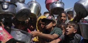 La oenegé encargada del reparto de ayuda en Gaza paraliza hoy su actividad