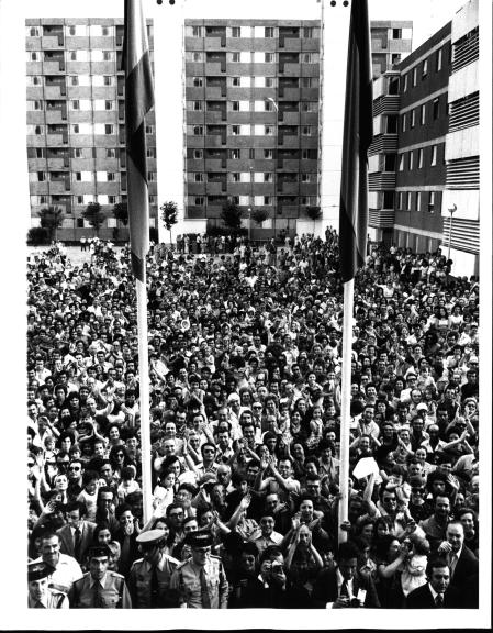La ceremonia de entrega de las llaves de las viviendas del denominado polígono Badía, celebrada el 14 de julio de 1975, reunió a miles de personas