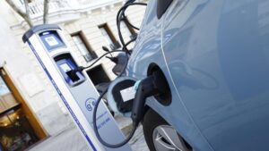 Los vehículos electrificados se disparan en mayo y duplican las ventas del año pasado