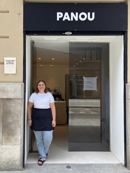 Carola Picot, en la puerta de su establecimiento