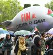 Manifestación en Madrid contra la compra de armas.