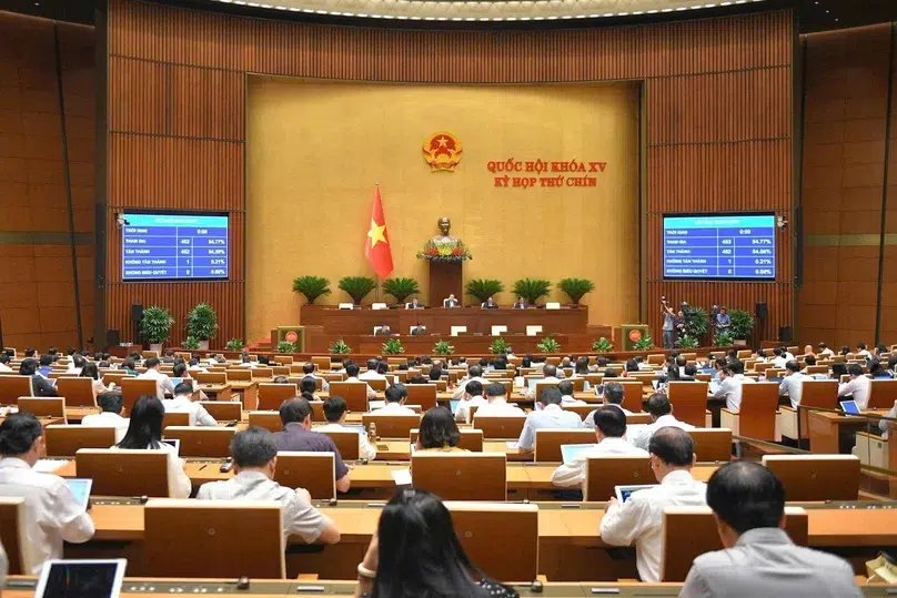 Legisladores de Vietnam debatiendo un proyecto de ley.