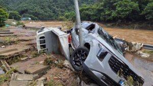 Al menos 10 muertos y casi 13.000 evacuados por las lluvias torrenciales en Corea del Sur