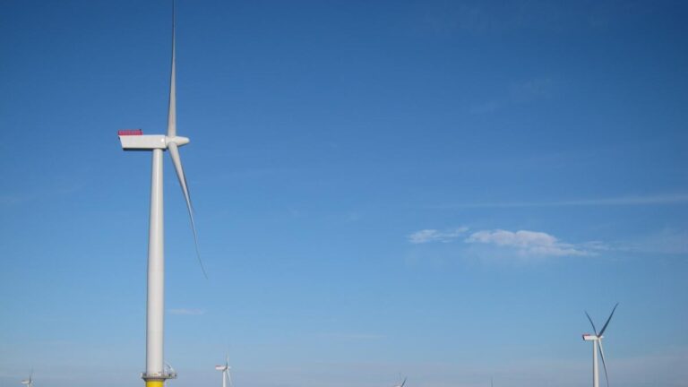 BBVA, Santander, CaixaBank, Abanca, Kutxabank e ICO participan en megafinanciación de East Anglia 3 de Iberdrola