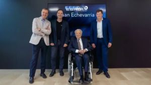 Ebro homenajea a Juan Echevarría, presidente de Nissan Motor Ibérica entre 1982 y 2000