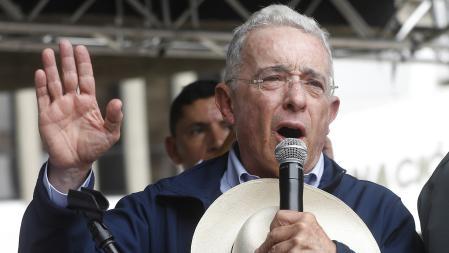 El expresidente colombiano Álvaro Uribe, condenado por manipulación de testigos