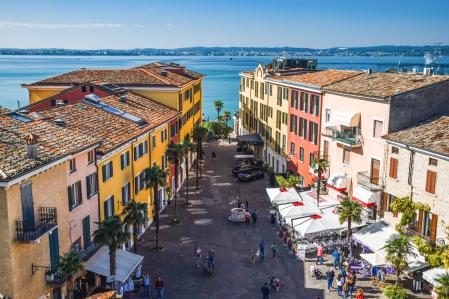El plan de Sirmione contra la masificación turística: ‘tutores’ y tarifa de entrada al casco antiguo