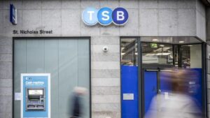 El Sabadell se dispara en bolsa tras anunciar la venta del TSB y un mayor dividendo