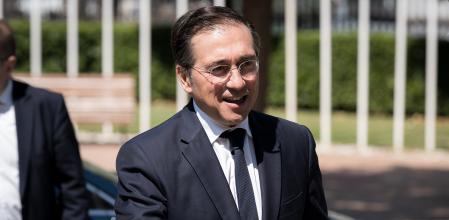 El ministro de Asuntos Exteriores, Unión Europea y Cooperación, José Manuel Albares, a su llegada al acto de conmemoración del primer aniversario del reconocimiento del Estado de Palestina, en Casa Árabe, a 28 de mayo de 2025, en Madrid (España). España reconoció el Estado de Palestina el 28 de mayo de 2024 tras ser aprobado en Consejo de Ministros. La decisión se realizó con el fin de contribuir a una solución pacífica y justa en el conflicto de Oriente Medio.