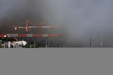 Incendio en Marsella: más de 100 heridos, 15.000 confinados y 400 evacuados