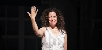 La actriz Màrcia Cistero recibe el premio de teatro Memorial Margarida Xirgu. Barcelona 21 de julio 2025.