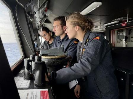 La Princesa, en una guardia de navegación en el puente de gobierno