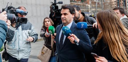 El novio de la presidenta madrileña Isabel Díaz Ayuso, Alberto González Amador, presta declaración este lunes ante la jueza que le investiga por dos presuntos delitos fiscales y falsedad documental, tras cuatro aplazamientos y casi un año después de que estallara el caso.