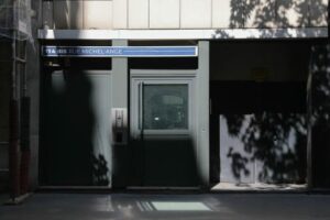 Registro policial en la sede del partido de Le Pen por presunta financiación ilícita