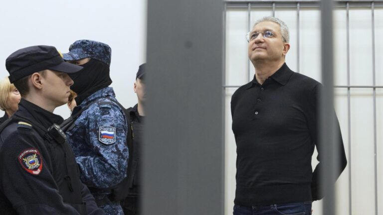 Rusia condena a 13 años de prisión a un exviceministro de Defensa por corrupción
