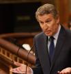 Para el PP, ninguna de las medidas anunciadas por el presidente del Gobierno habría servido para evitar que Santos Cerdán y José Luis Ábalos se enriquecieran, por lo que, si realmente quiere acabar con la corrupción le propone cuatro medidas muy distintas al plan estatal propuesto por Pedro Sánchez: “Reforzar en personal y recursos a la unidad central operativa (UCO) de la Guardia Civil, retirar la ley Bolaños, cesar el fiscal general del Estado y cambiar la composición del Tribunal Constitucional para evitar cualquier sombra de partidismo”, ha detallado. “No lo va a hacer, porque usted necesita el deterioro institucional”, ha lamentado Alberto Núñez Feijóo desde la tribuna.