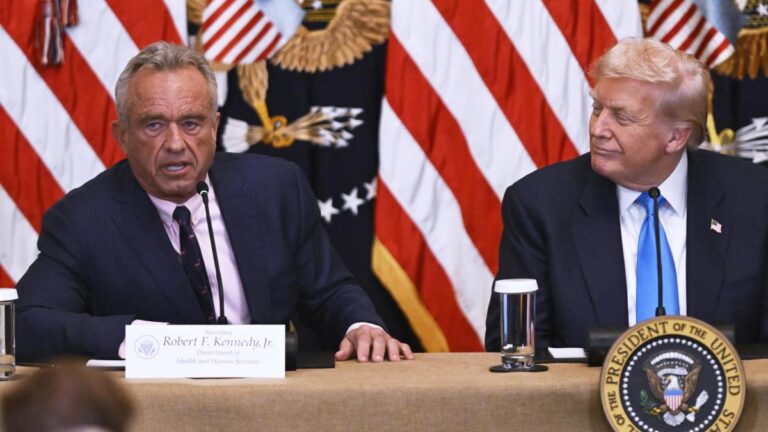 Trump anuncia una prórroga del acuerdo comercial vigente con México por 90 días