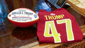 Trump exige el regreso de los Redskins contra la memoria de George Floyd